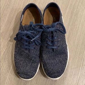 Last chance! TOMS men’s navy sneakers
